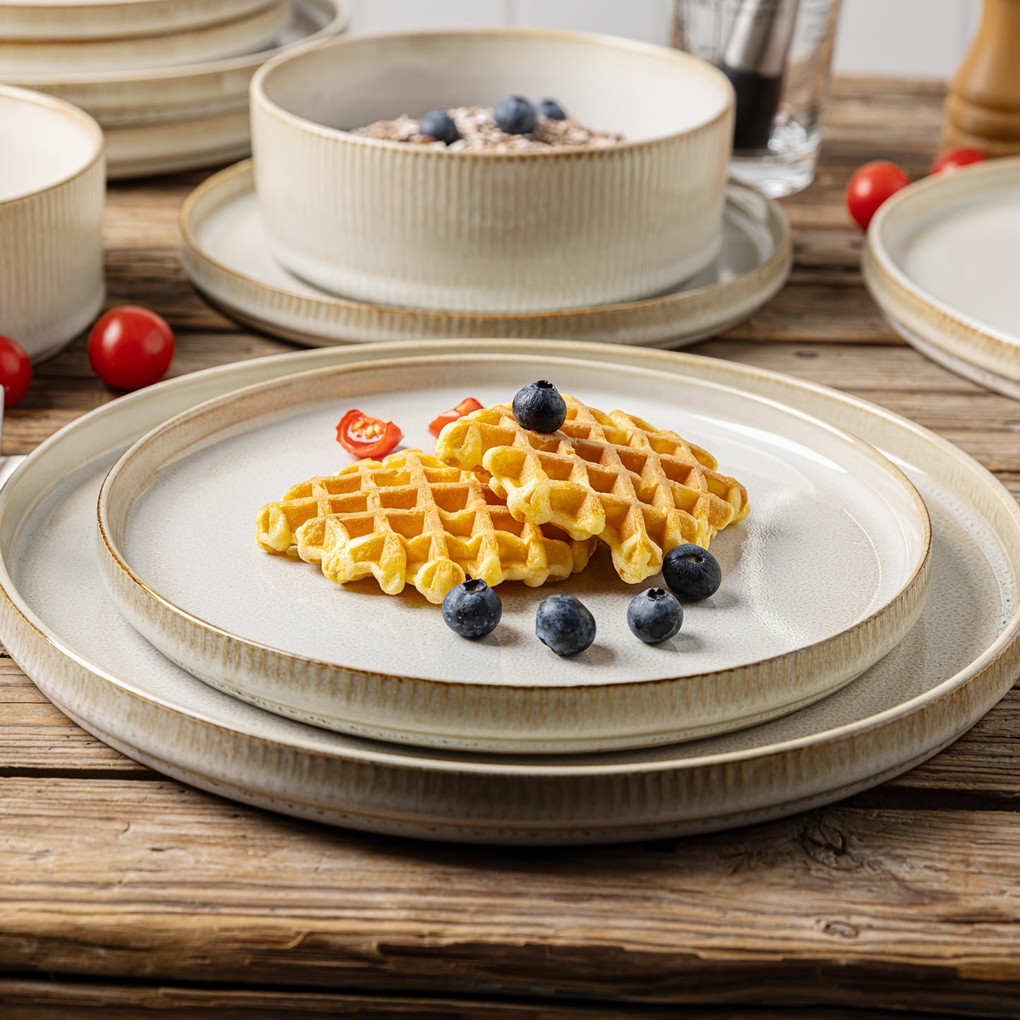 16 Pieces Beige Striped Ceramic Dinnerware Set European Classical Style Tableware Relief Bowl Soup Bowl Plate Stoneware Modern High-End Elegant Exquisite Suitable for Parties Weddings Family Dinners